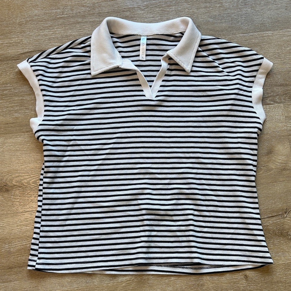 Striped Short-Sleeve Polo Top in Black and White XL